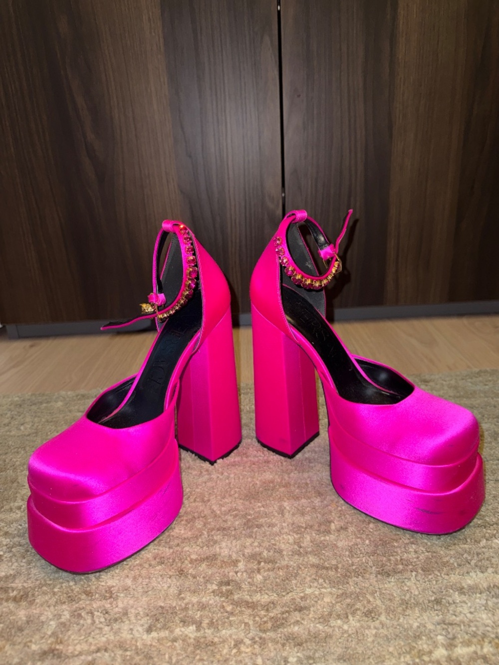 Versace Medusa Platform Pump (Fuchsia Satin) Size 37 - Picture 4 of 13